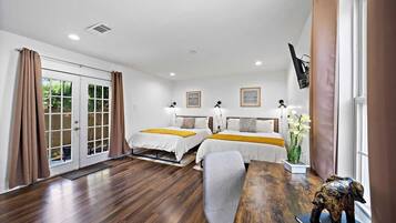 4 habitaciones, escritorio, tabla de planchar con plancha y wifi gratis