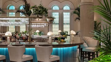 9 bares o lounges, bar junto a la alberca, bar en la playa