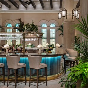 9 bars/lounges, poolside bar, beach bar - Tower at The Boca Raton (Boca Raton)