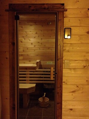 Sauna - Fox Den Lodge: 3-bedroom lodge style retreat, just 7 minutes from Yellowstone. SAUNA (West Yellowstone)