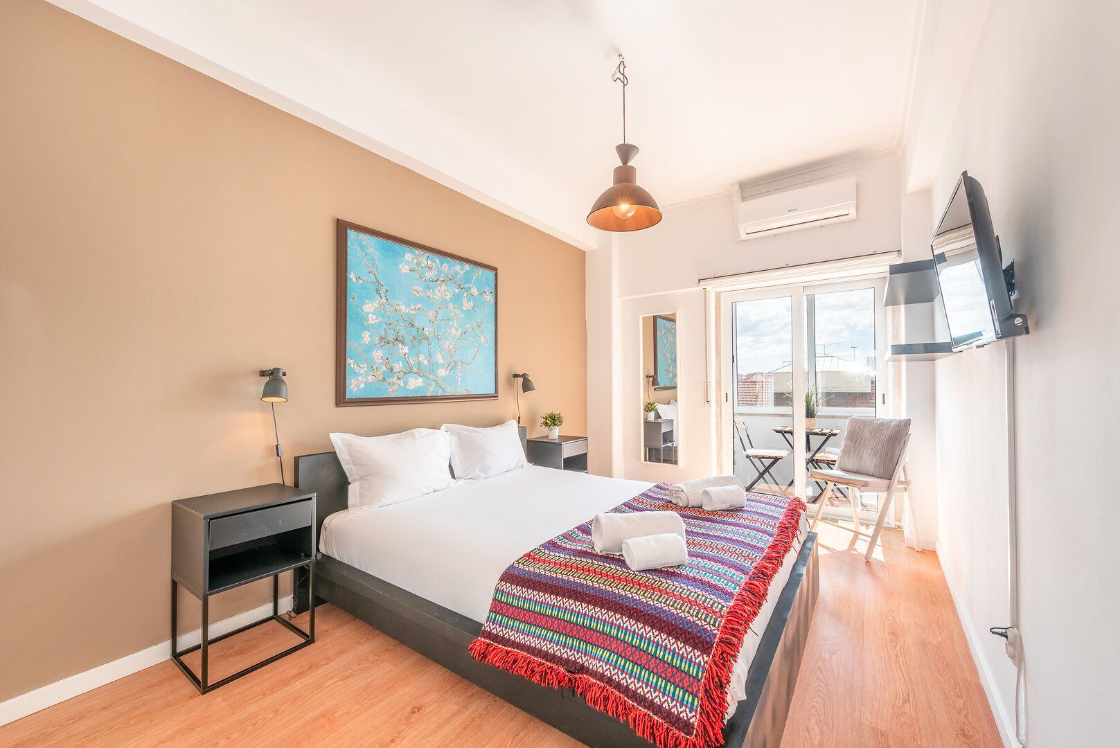 2 sovrum, skrivbord, strykjärn/strykbräda och internet