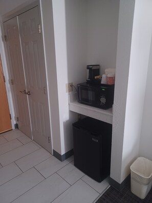 Premium bedding, desk, laptop workspace, soundproofing - Comfort Inn & Suites Madison East Interstate I-90 (Madison)