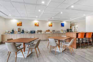 Free daily continental breakfast  - Comfort Inn & Suites Madison East Interstate I-90 (Madison)