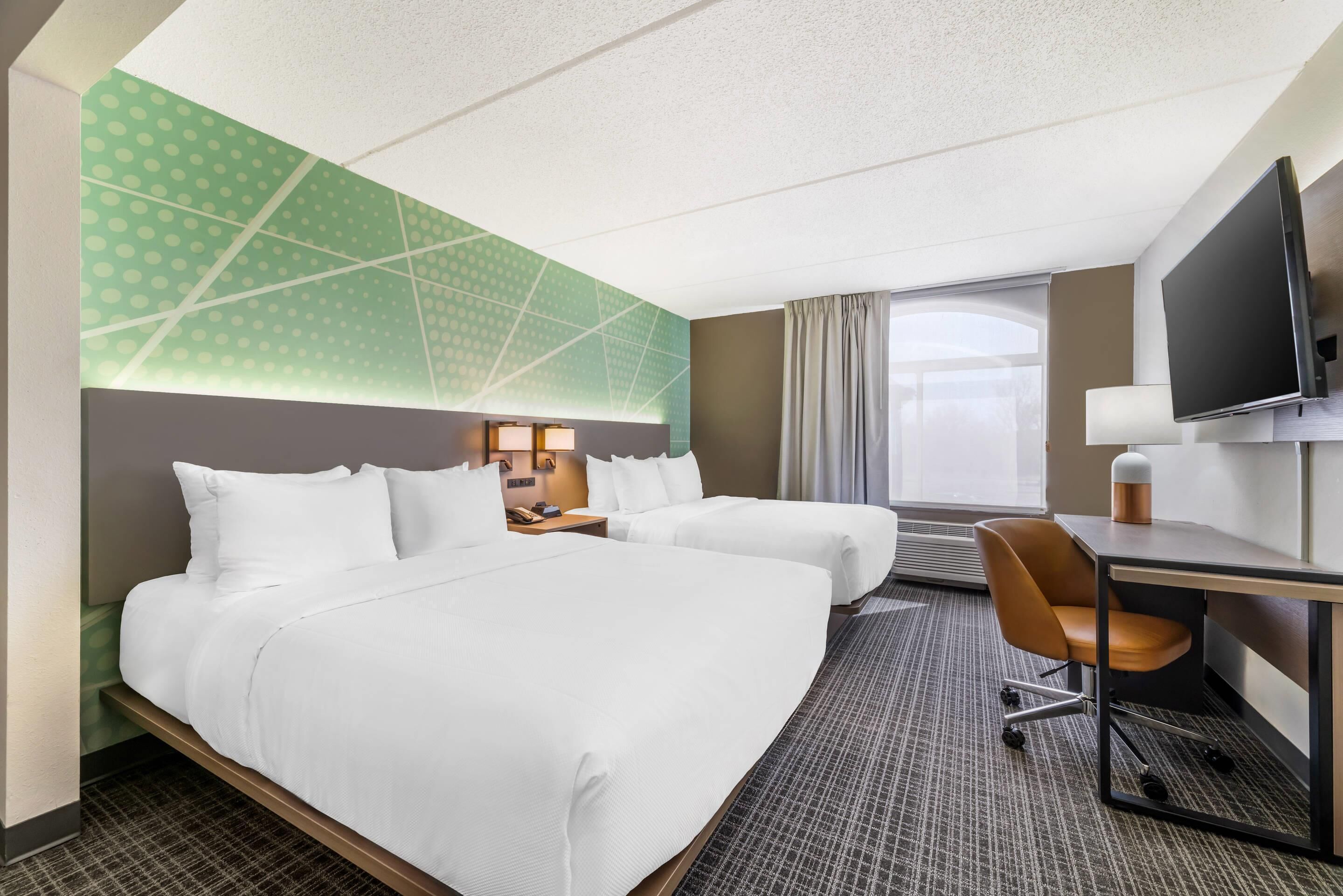 商务客房, 2 张大床, 无烟房 (Suite) | 高档床上用品、办公桌、笔记本电脑工作区、隔音