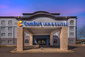 Exterior - Comfort Inn & Suites Madison East Interstate I-90 (Madison)