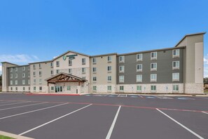 Exterior - WoodSpring Suites San Antonio UTSA - Medical Center (San Antonio)