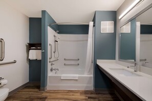 Chambre, 2 grands lits, accessible aux personnes à mobilité réduite, non-fumeurs | Wi-Fi gratuit, draps fournis
