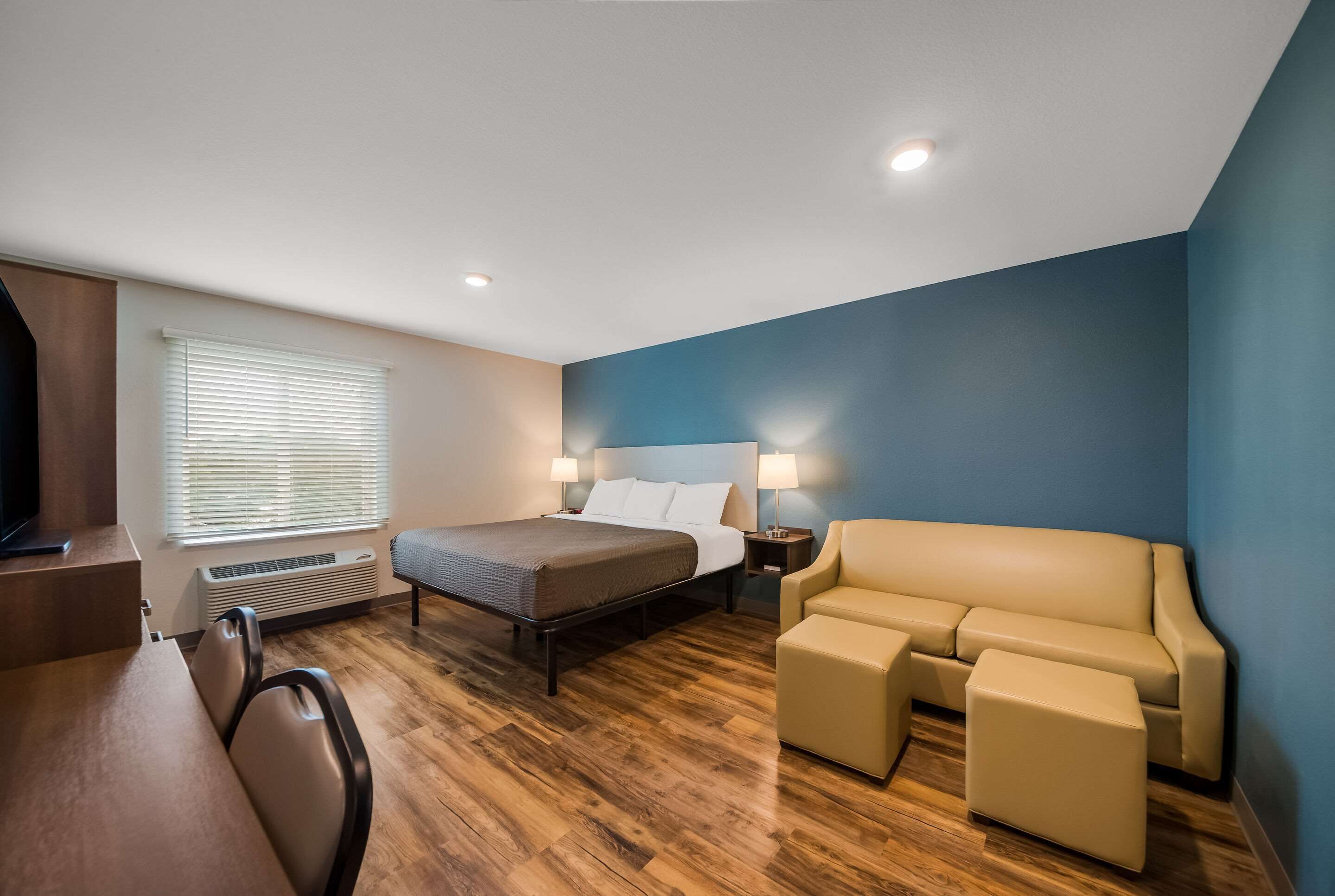 Schreibtisch, laptopgeeigneter Arbeitsplatz, kostenloses WLAN