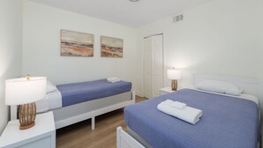 Room - Surfside Retreat Unit B - Oceanfront Triplex (St. Augustine)