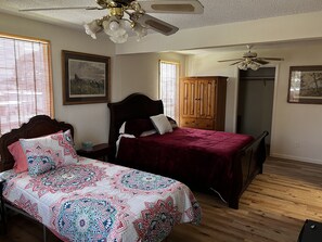 3 bedrooms, free WiFi, bed sheets - Great Fishing andHunting Lodge and Vacation Home in port O’Connor TX (Port Lavaca)