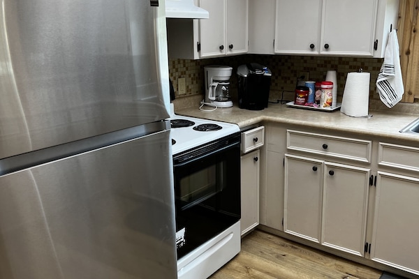 Refrigerador, microondas, horno, placa de cocina