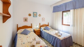 6 Schlafzimmer, Bügeleisen/Bügelbrett, Reisekinderbett, WLAN