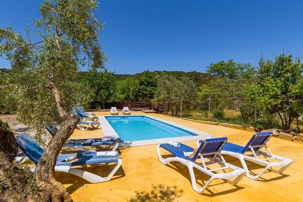 Residencial Barquero Pernía Cañete la Real by Ruralidays