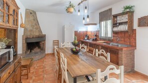 Fridge, microwave, oven, stovetop - Los Baenas Casabermeja by Ruralidays (Málaga)