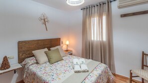 3 habitaciones, tabla de planchar con plancha, cuna de viaje y wifi 