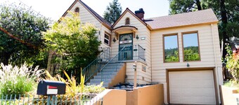 Dunsmuir Adventure House ~ Spacious family getaway