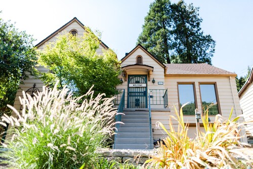 Dunsmuir Adventure House ~ Spacious family getaway