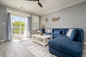 TV, stereo - Beautiful Sunset Island 3 BR Condo, FREE Linens &Towels, includes 4 Beach Chairs (Ocean City)