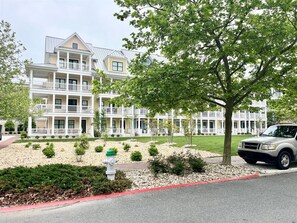 Exterior - Beautiful Sunset Island 3 BR Condo, FREE Linens &Towels, includes 4 Beach Chairs (Ocean City)