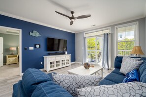 TV, stereo - Beautiful Sunset Island 3 BR Condo, FREE Linens &Towels, includes 4 Beach Chairs (Ocean City)