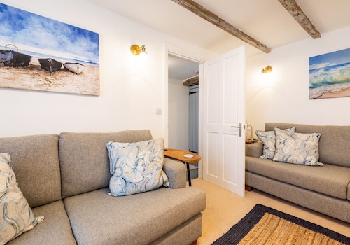 A beautiful coastal townhouse in the heart of Newport, Pembrokeshire
