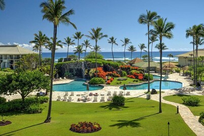 Ocean Front’s Top End Unit;  Partial Ocean View in Lanai; 1minute walk to Beach