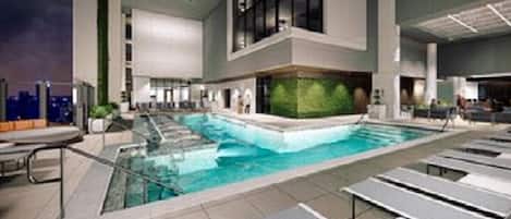 Piscine extérieure, piscine chauffée