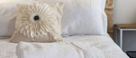 4 bedrooms, desk, iron/ironing board, travel crib