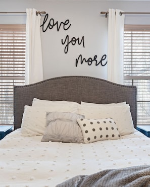 4 Schlafzimmer, Schreibtisch, Bügeleisen/Bügelbrett, Reisekinderbett