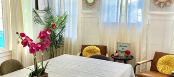 Hollywood house with parking & backyard, walk to attractions