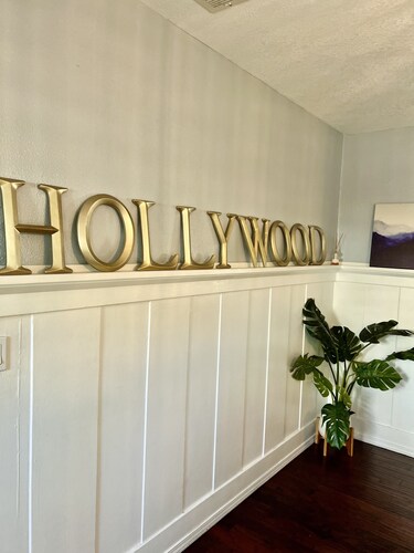Hollywood house with parking & backyard, walk to attractions