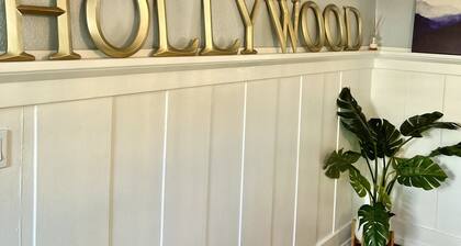 Hollywood house with parking & backyard, walk to attractions