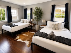 2 habitaciones, tabla de planchar con plancha, wifi y ropa de cama
