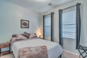 1 habitación, escritorio, tabla de planchar con plancha y internet 