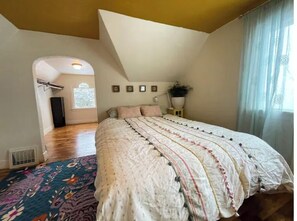 3 habitaciones, escritorio, tabla de planchar con plancha y wifi 