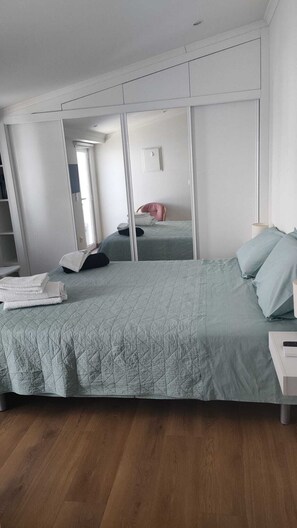 3 chambres, fer et planche à repasser, lit parapluie, Wi-Fi gratuit