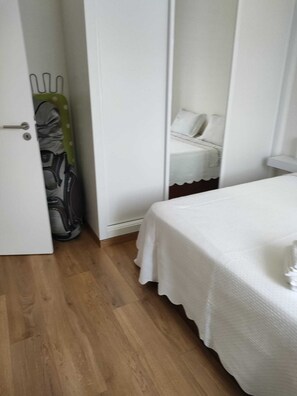 3 bedrooms, iron/ironing board, travel cot, free WiFi
