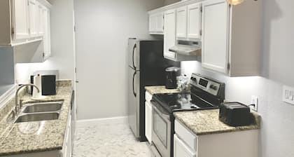 ORU Alumni, Large stylish Loft, Kitchen, Dining, Night-lit Balcony, Washer/Dryer