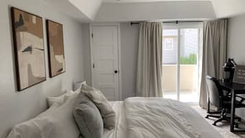 1 bedroom, desk, WiFi