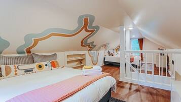 2 habitaciones, escritorio, tabla de planchar con plancha y internet