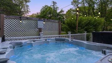 Tina de hidromasaje al aire libre