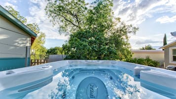 室外游泳池,恒温泳池