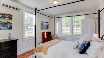 4 bedrooms, desk, free WiFi