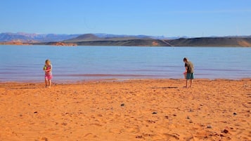 沙滩椅、沙滩毛巾