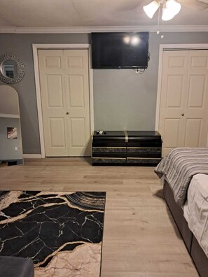 1 bedroom, WiFi - The Jones Suites (Freeport)
