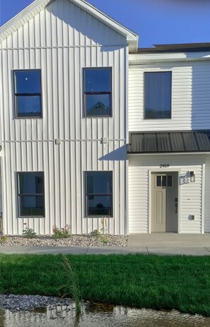 Front View - Moving to Idaho? New UNFURNISHED 3 B/2.5Ba 1800sqf (Ammon)