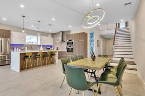 Dining - *Luxury Pool Home in Coral Ridge – Dream Stay! (Fort Lauderdale)