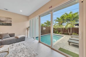 Pool - *Luxury Pool Home in Coral Ridge – Dream Stay! (Fort Lauderdale)