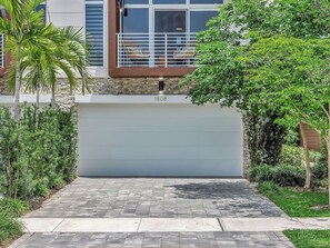 Exterior - *Luxury Pool Home in Coral Ridge – Dream Stay! (Fort Lauderdale)