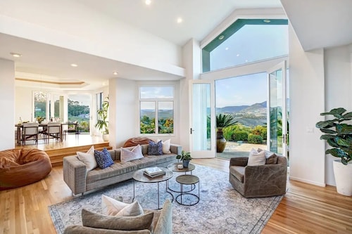 Luxury Chateau - epic saltwater lap pool, wine+beach+retreat